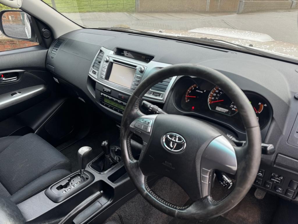 Toyota Hi-Lux Invincible 3.0 LT diesel