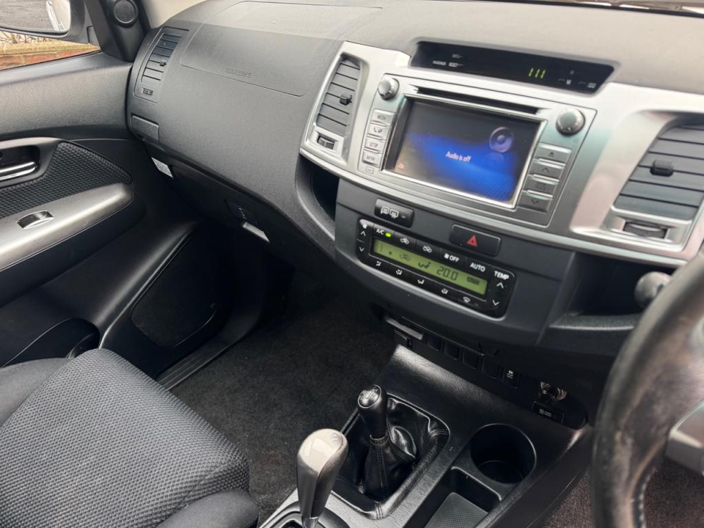 Toyota Hi-Lux Invincible 3.0 LT diesel