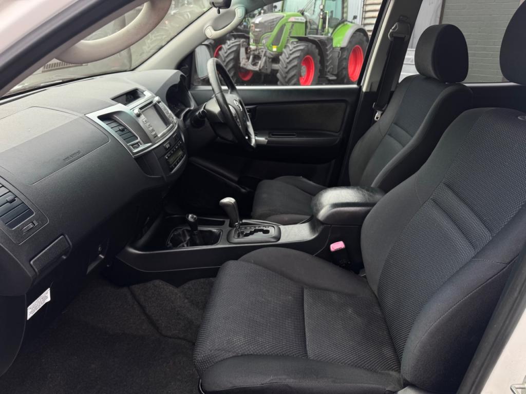 Toyota Hi-Lux Invincible 3.0 LT diesel