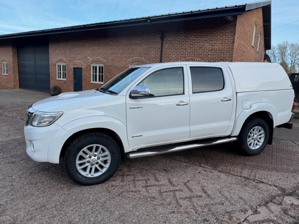 Toyota Hi-Lux Invincible 3.0 LT diesel