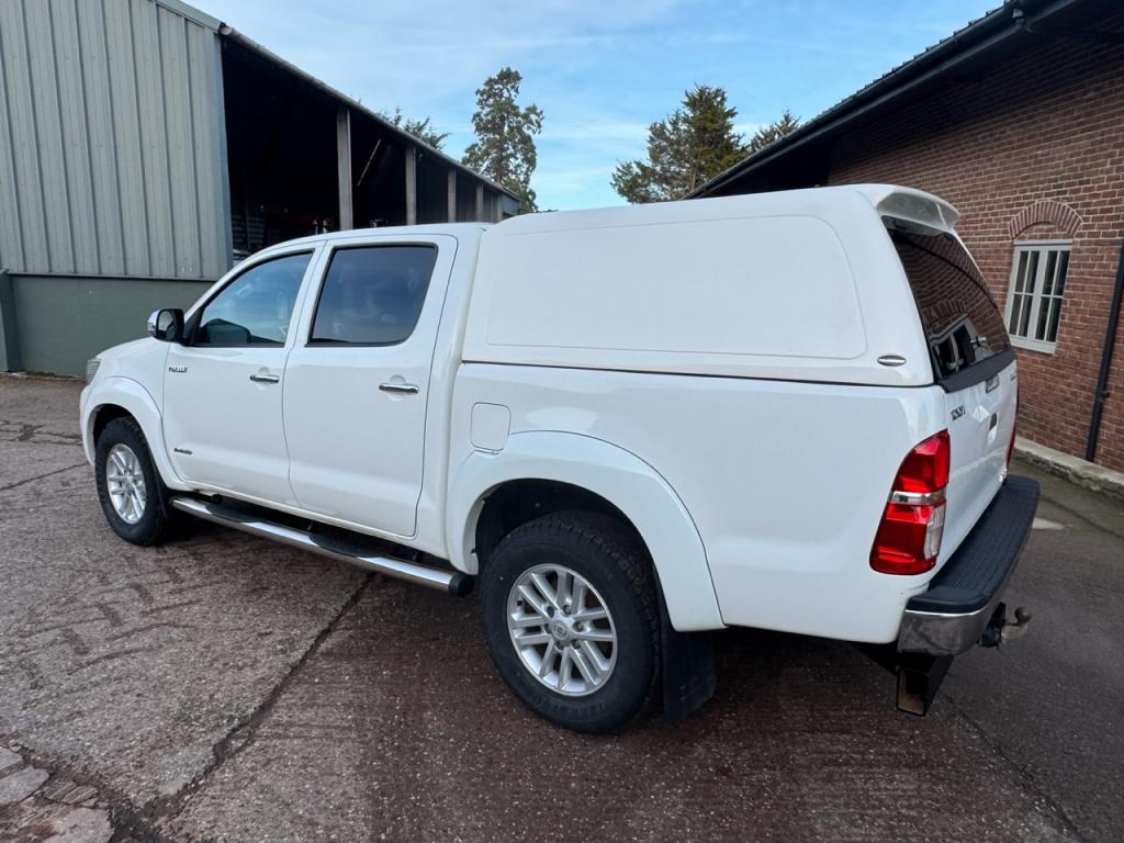 Toyota Hi-Lux Invincible 3.0 LT diesel