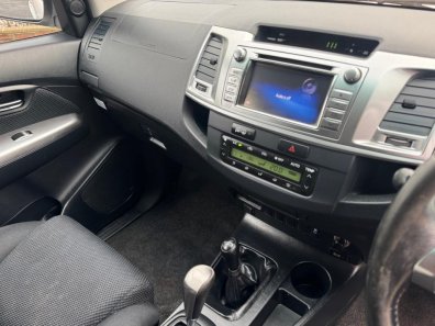 Toyota Hi-Lux Invincible 3.0 LT diesel