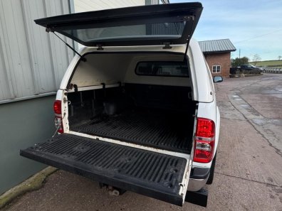 Toyota Hi-Lux Invincible 3.0 LT diesel