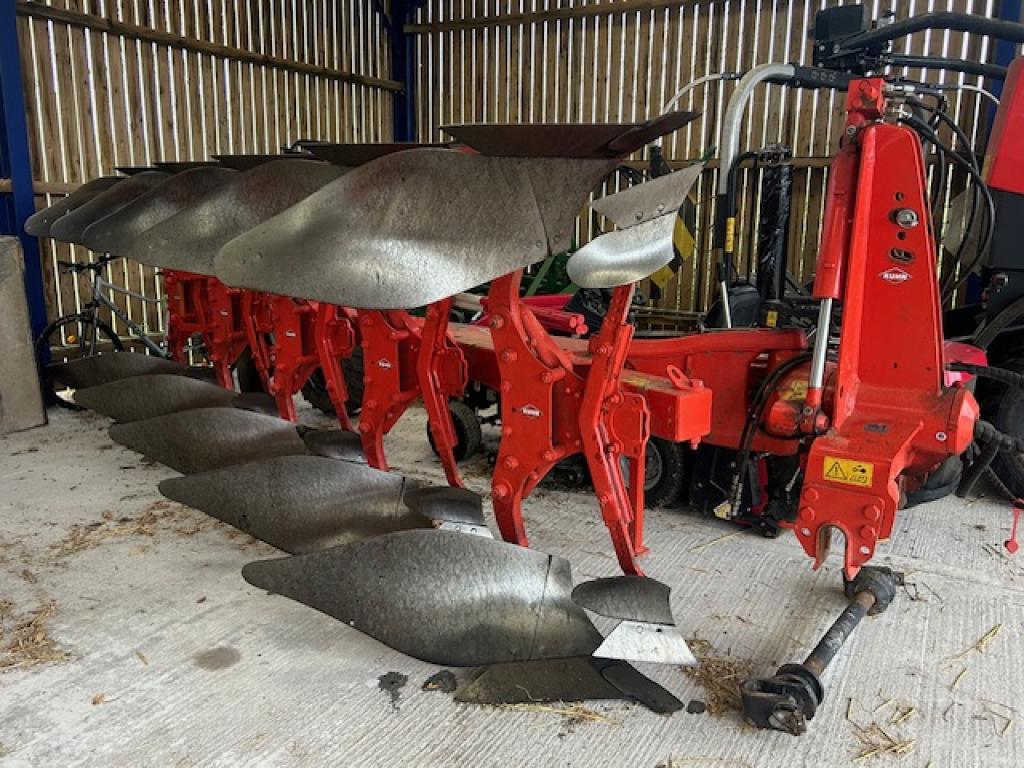 Kuhn Vari-Master VM153 5 furrow reversible plough