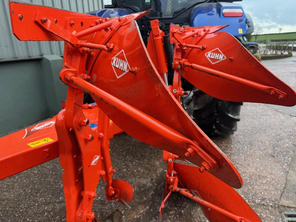 Kuhn Multi-Master MM123 4+1 furrow reversible plough