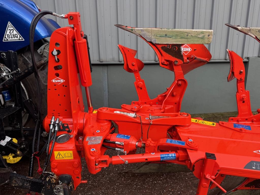 Kuhn Multi-Master MM123 4+1 furrow reversible plough