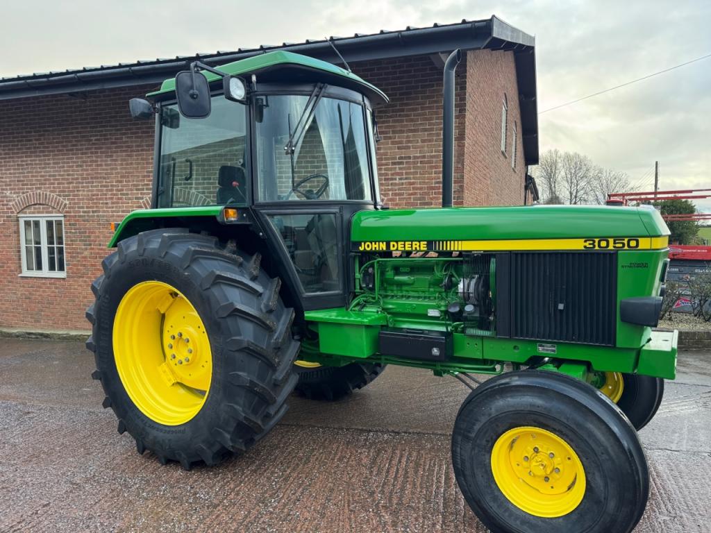 John Deere 3050