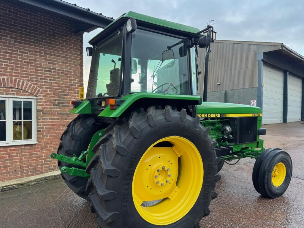 John Deere 3050
