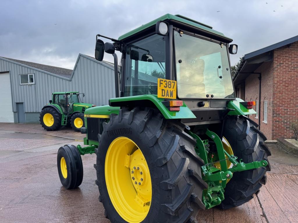 John Deere 3050
