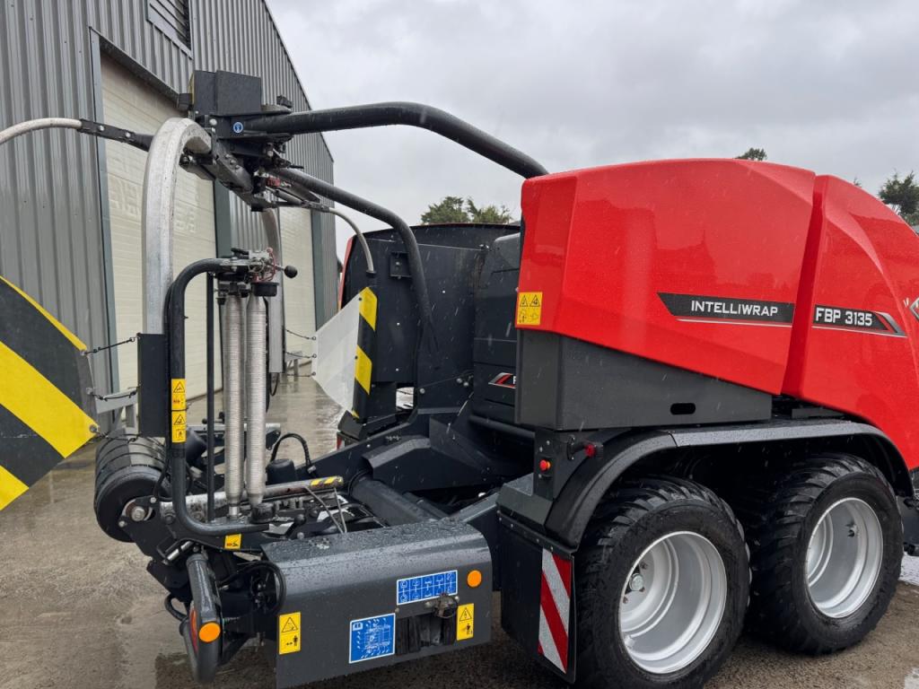 Kuhn FBP 3135 wrapper baler