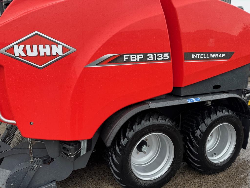 Kuhn FBP 3135 wrapper baler