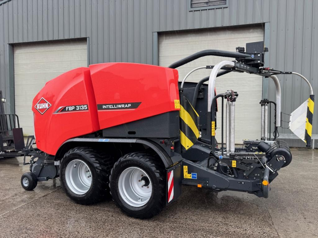 Kuhn FBP 3135 wrapper baler
