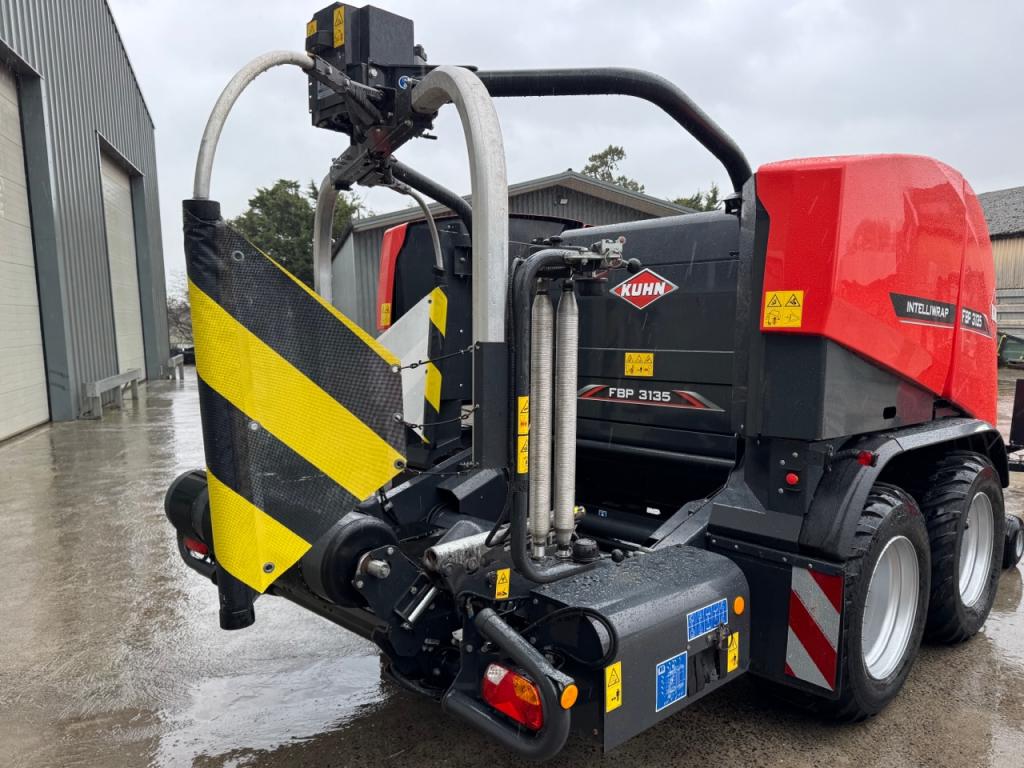 Kuhn FBP 3135 wrapper baler