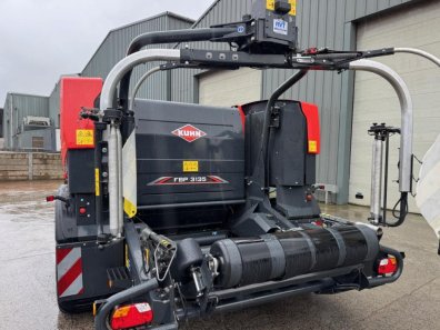Kuhn FBP 3135 wrapper baler