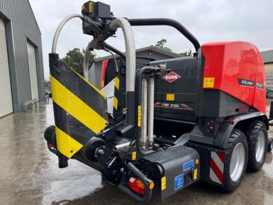 Kuhn FBP 3135 wrapper baler