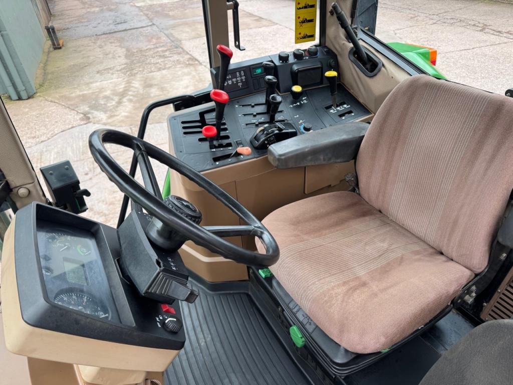 John Deere 6400