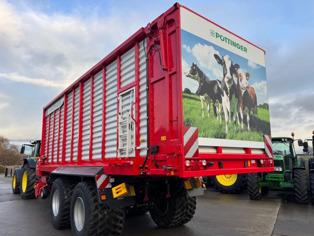 Pottinger Jumbo 7220 L Combline forage wagon
