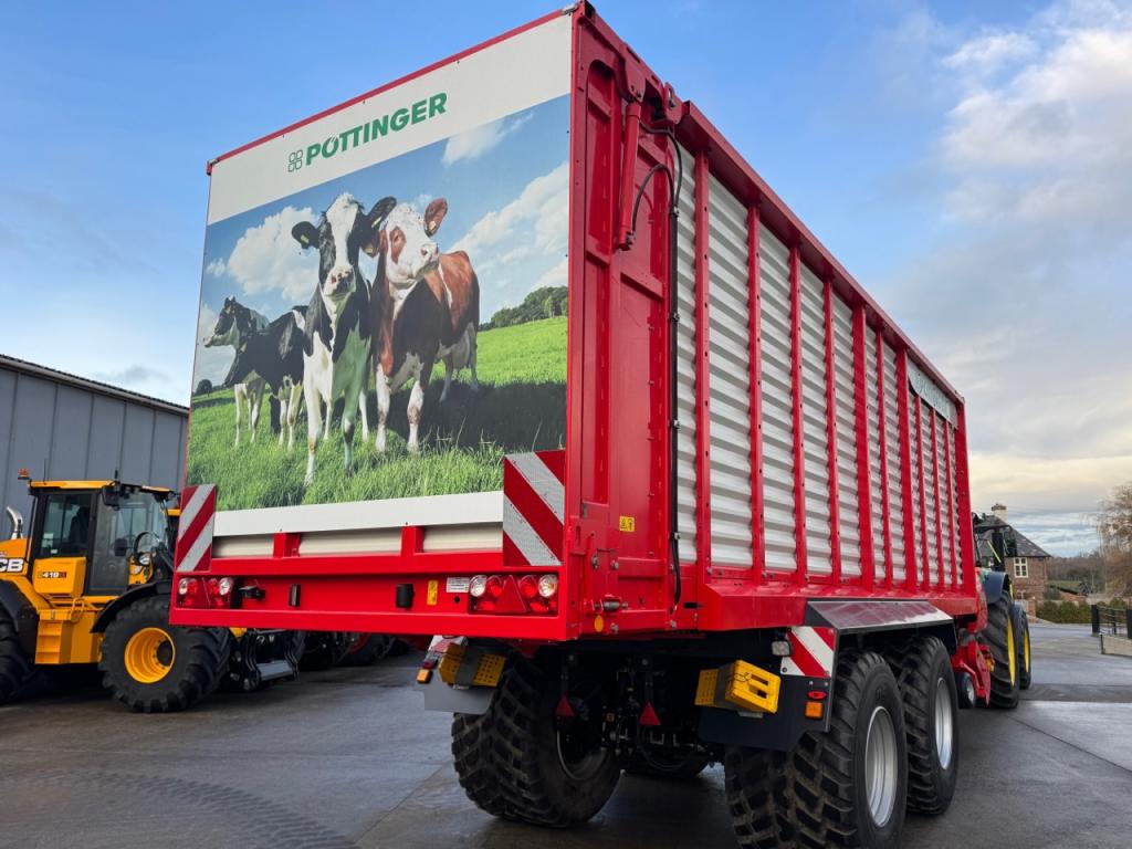 Pottinger Jumbo 7220 L Combline forage wagon