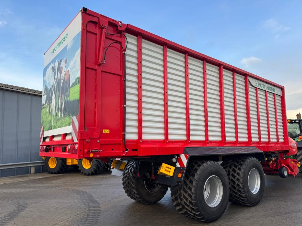 Pottinger Jumbo 7220 L Combline forage wagon