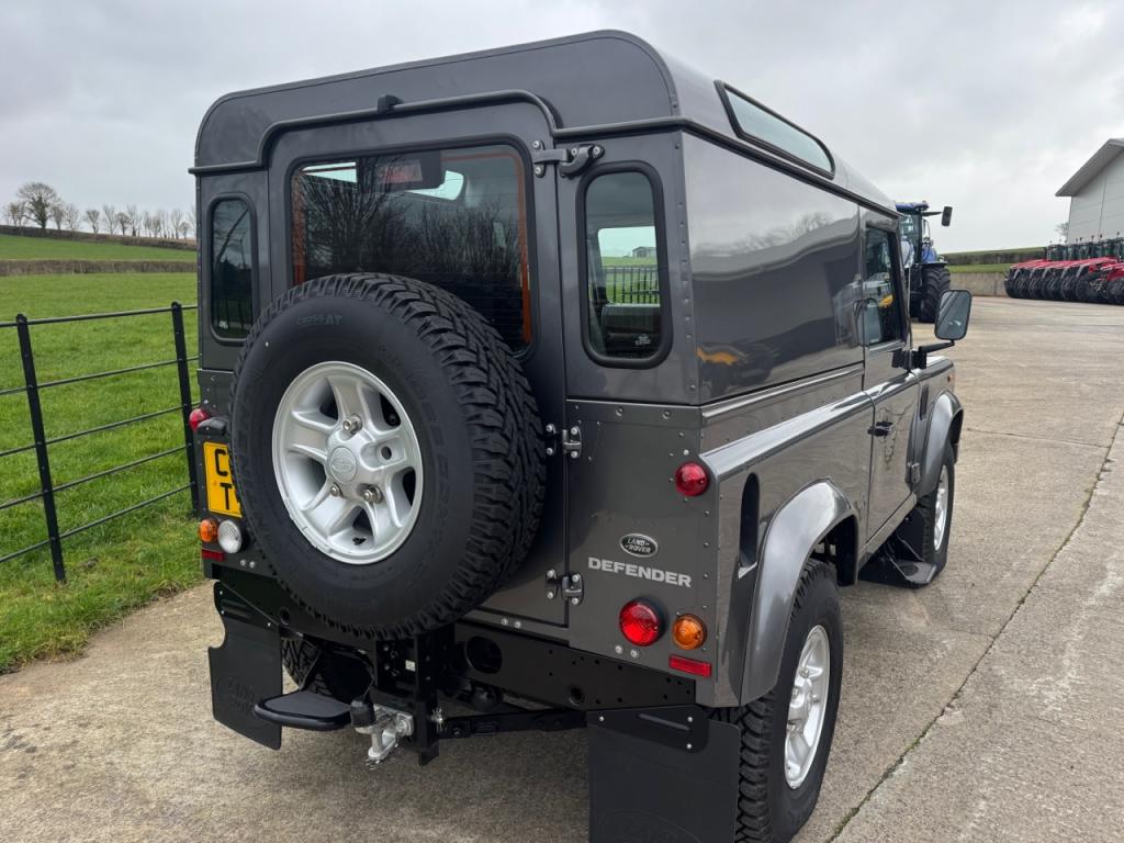 Land Rover Defender 90 Hard Top 2.2 diesel