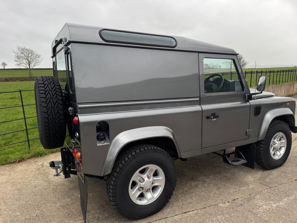 Land Rover Defender 90 Hard Top 2.2 diesel