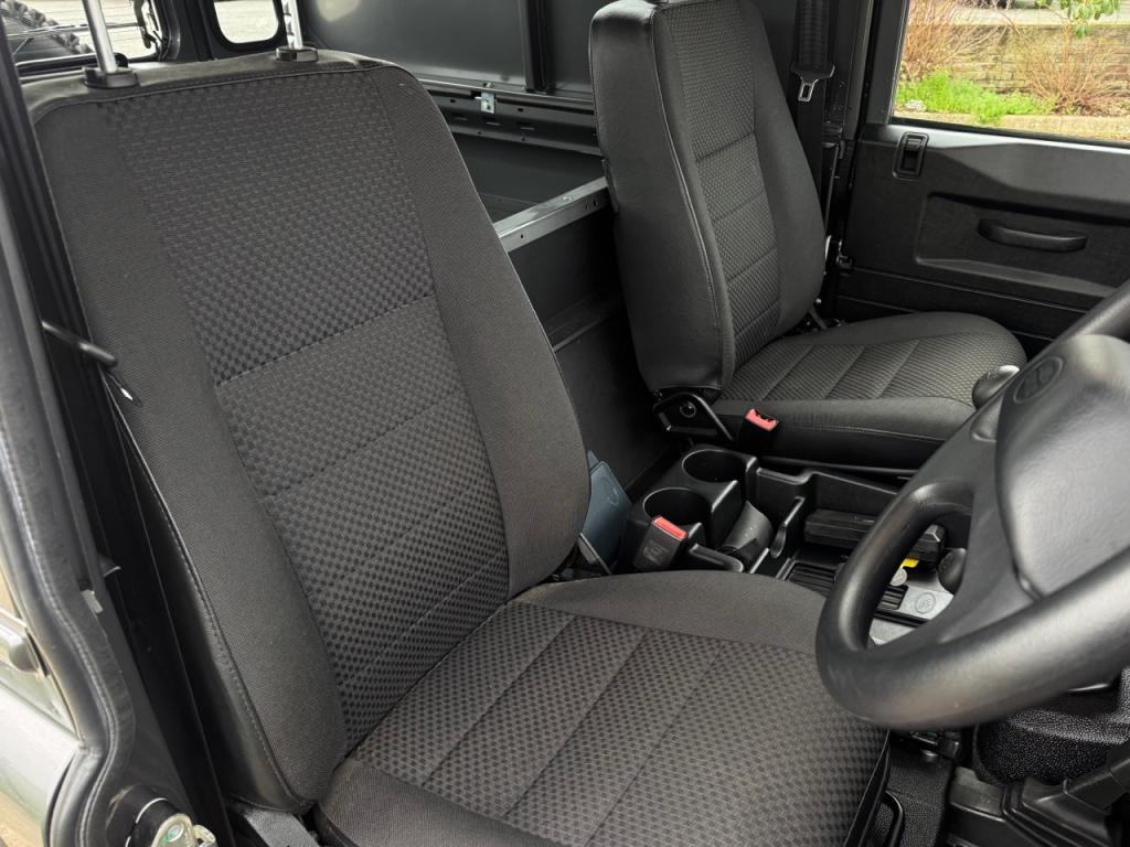 Land Rover Defender 90 Hard Top 2.2 diesel