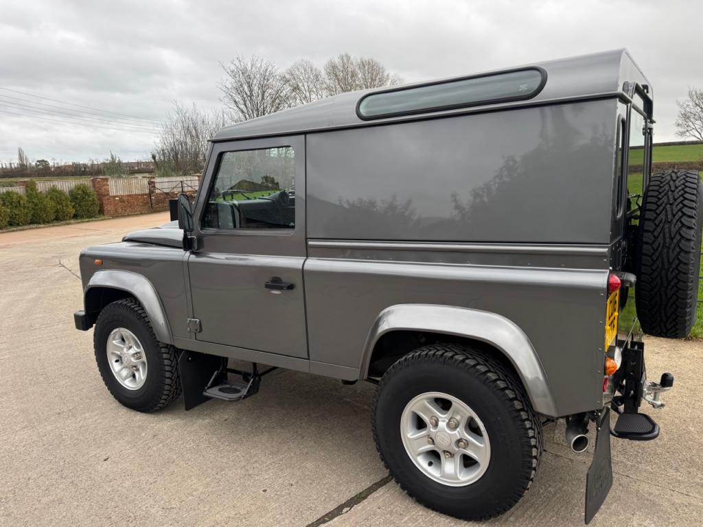 Land Rover Defender 90 Hard Top 2.2 diesel