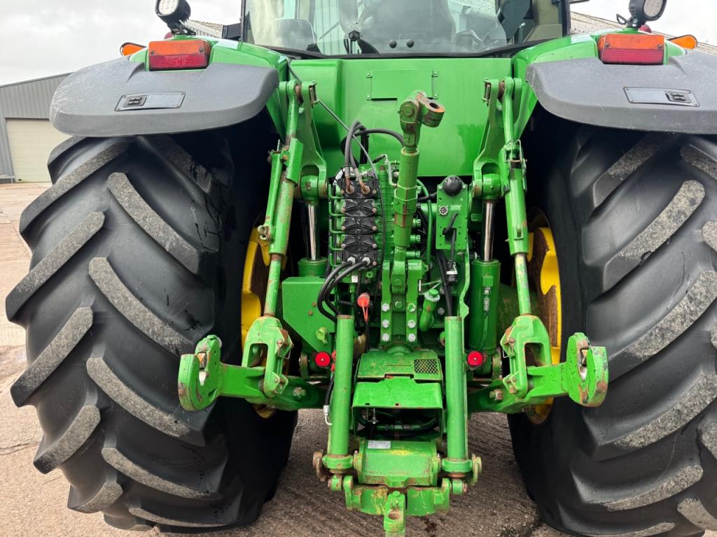 John Deere 8520