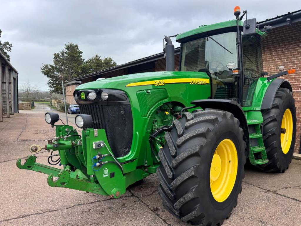 John Deere 8520