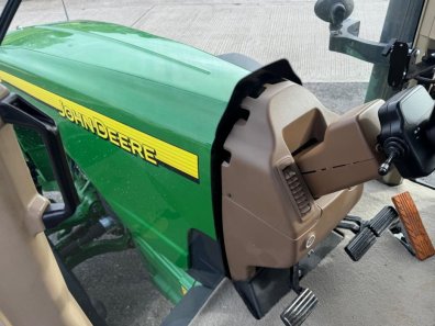 John Deere 8520