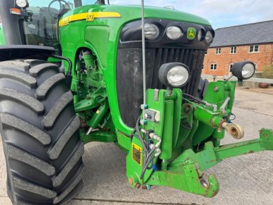 John Deere 8520