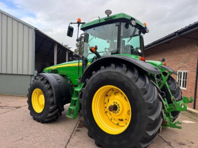 John Deere 8520