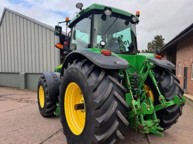 John Deere 8520