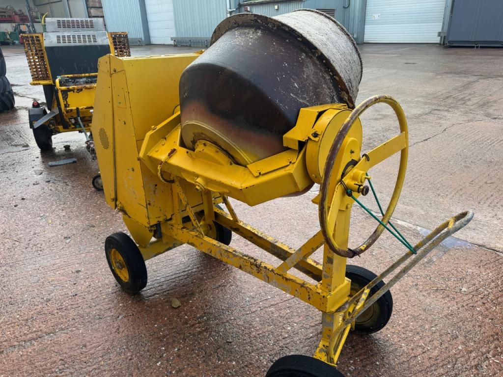 Concrete mixer