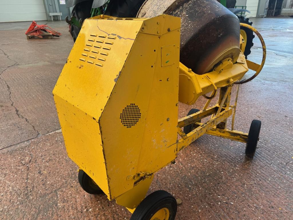 Concrete mixer