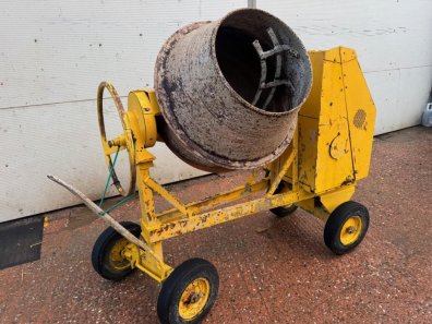 Concrete mixer