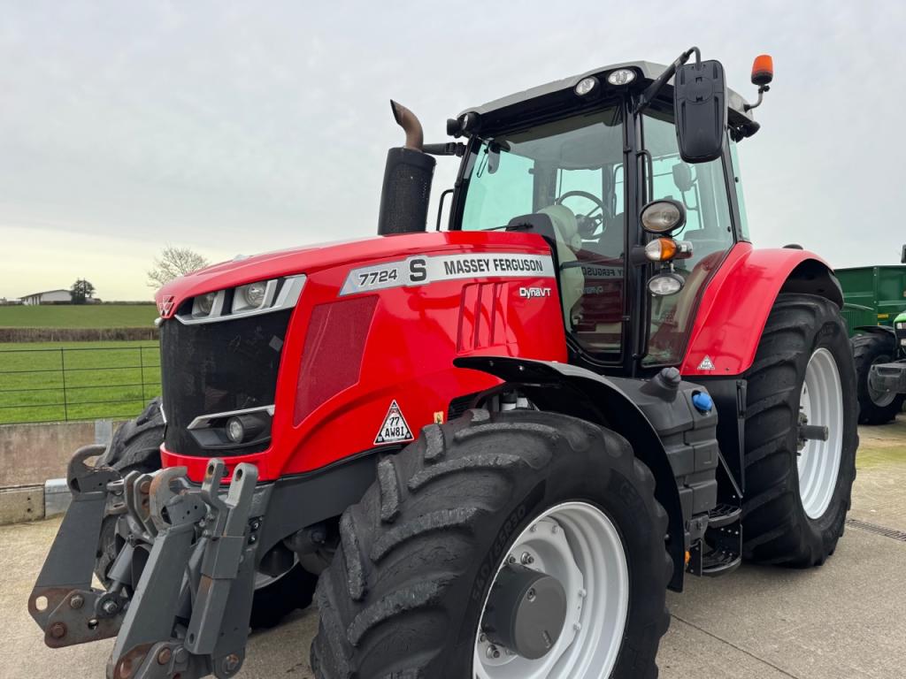Massey Ferguson 7724S Efficient