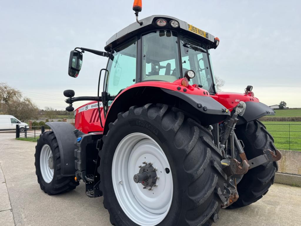 Massey Ferguson 7724S Efficient