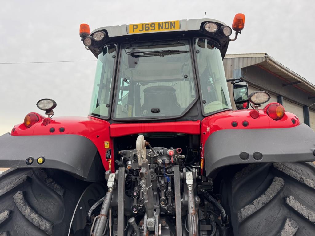 Massey Ferguson 7724S Efficient