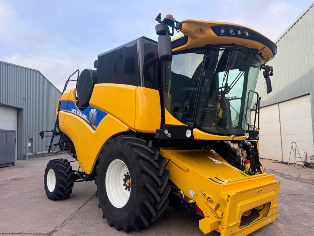 New Holland CX 5.90