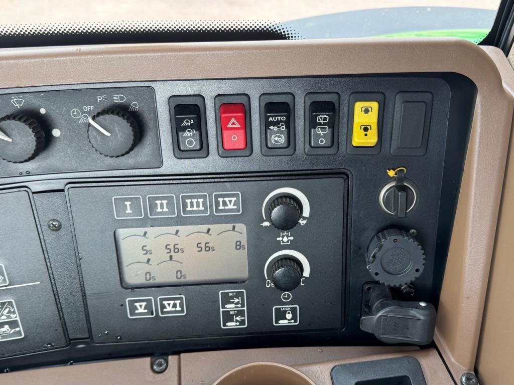 John Deere 7920