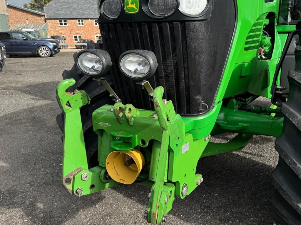 John Deere 7920
