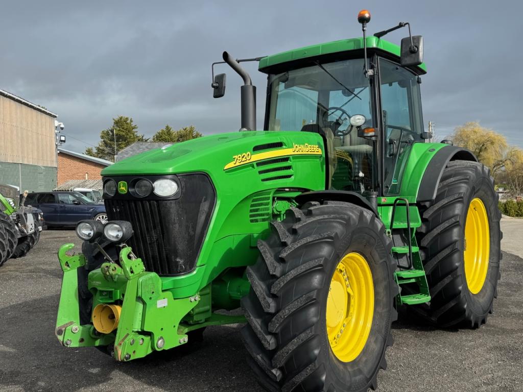 John Deere 7920