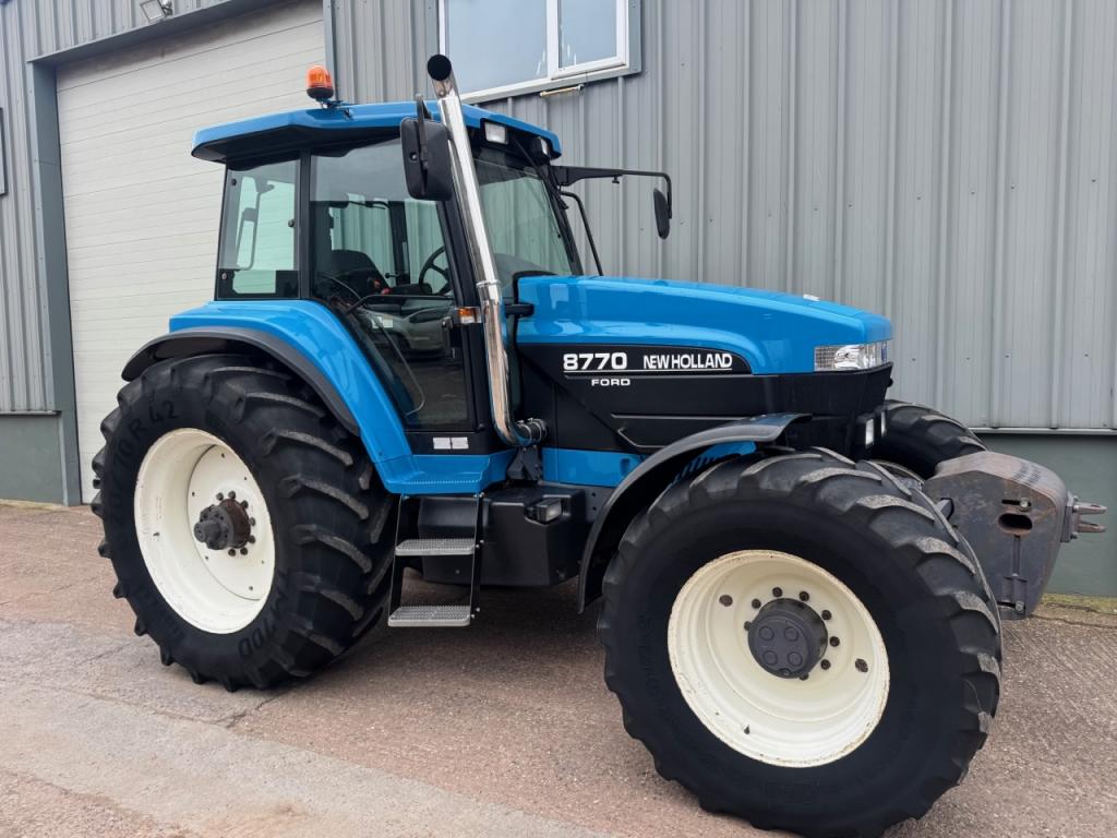 New Holland 8770