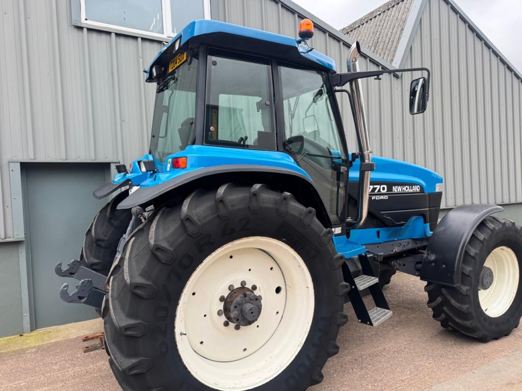 New Holland 8770