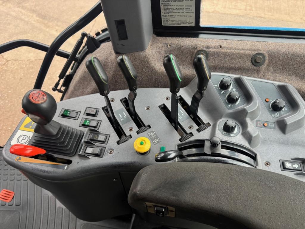 New Holland 8770