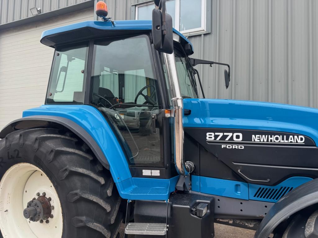 New Holland 8770