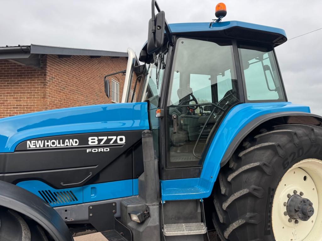 New Holland 8770