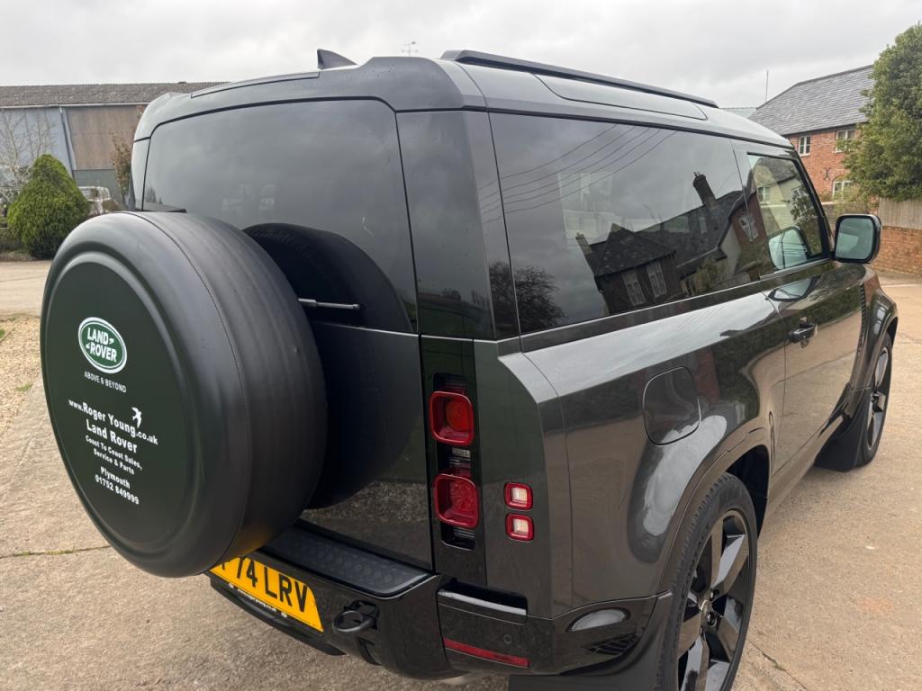 Land Rover Defender 90 HSE X-Dynamic D350