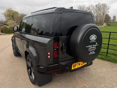 Land Rover Defender 90 HSE X-Dynamic D350